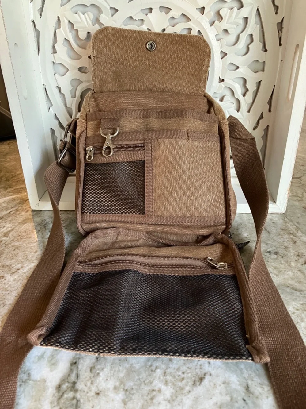 XIX Nineteen unisex compact